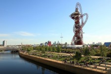 Åk världens största. längsta och snabbaste rutschkana i London 