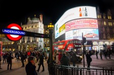 Piccadilly Circus ligger i hjärtat av teaterdistriktet West End