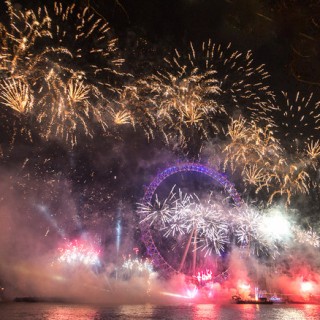 Se fyrverkerierna som skjuts upp från the London Eye!