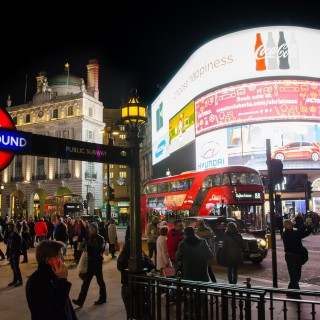 Piccadilly Circus ligger i hjärtat av teaterdistriktet West End