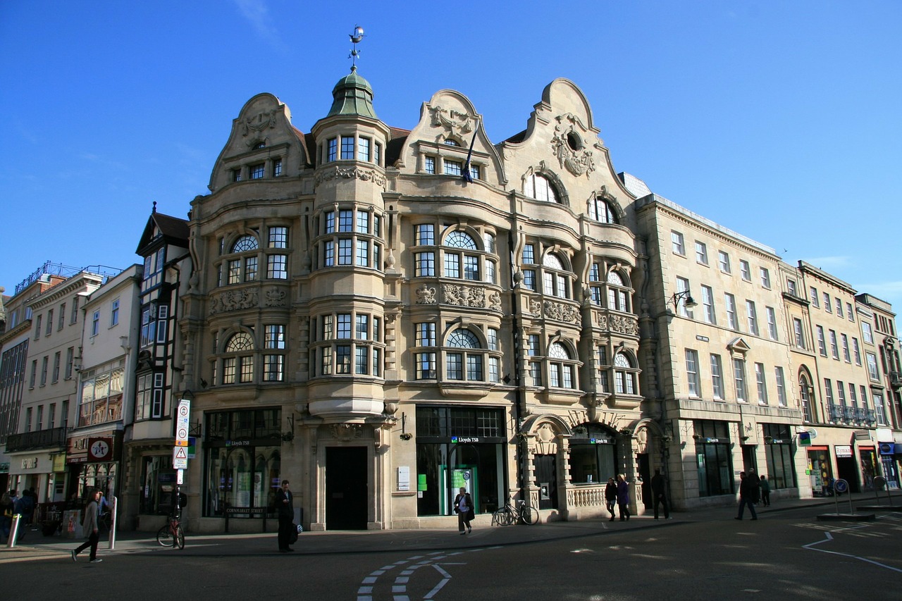 Oxford Street är bästa shoppinggatan i London